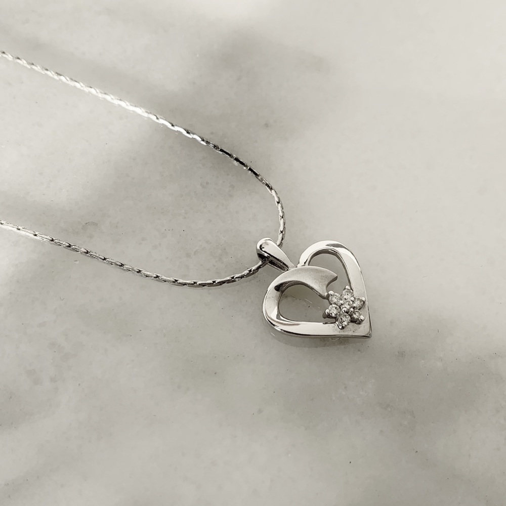 Heart pendant necklace